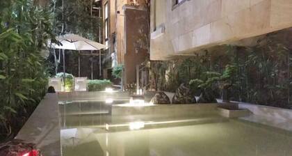 Merlin Art Hotel