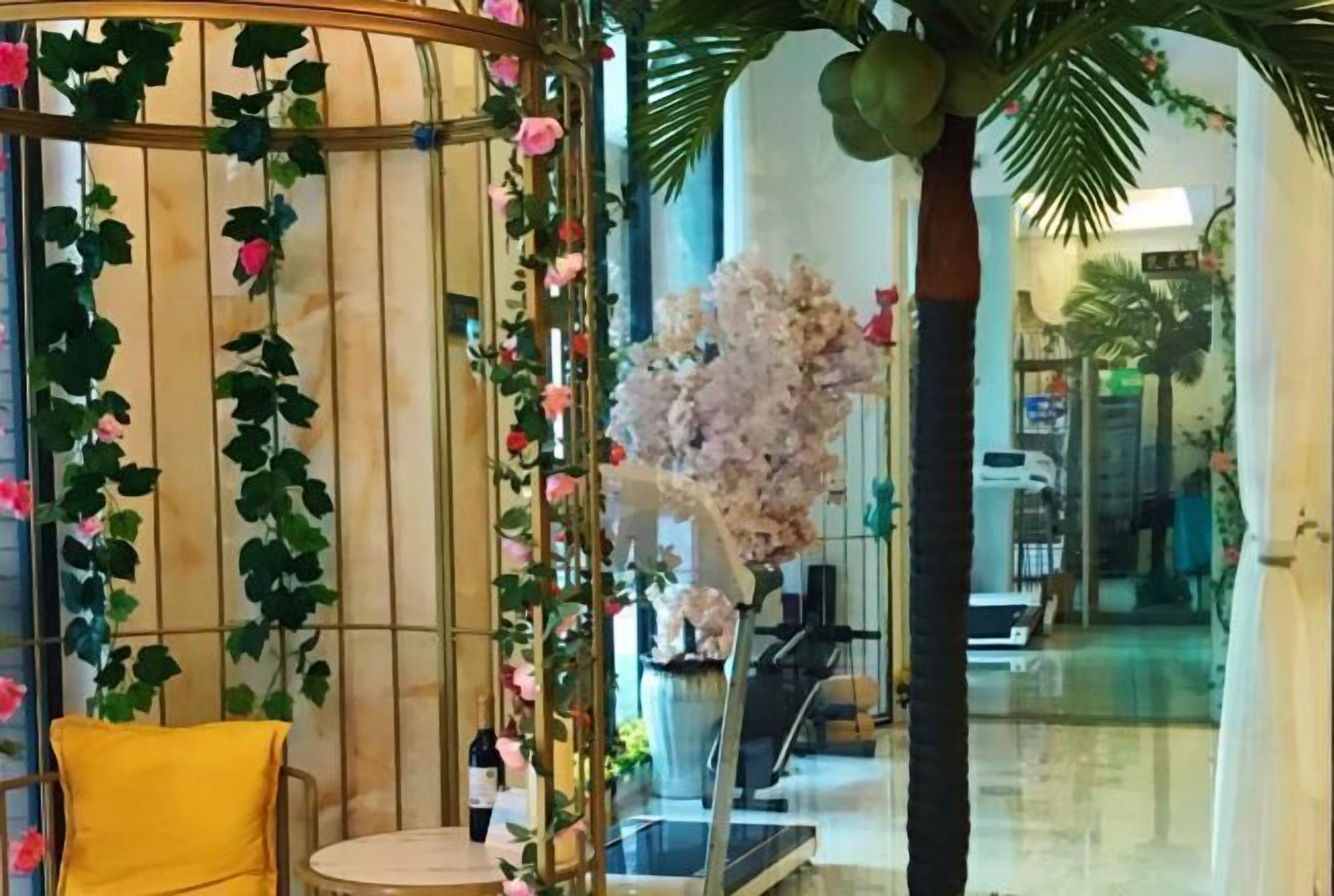 Lobby lounge