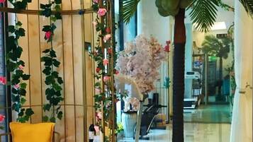 Lobby lounge