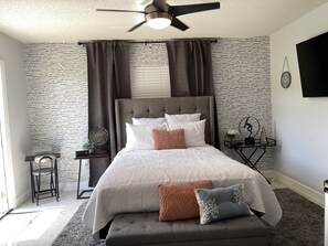 2 bedrooms, desk, iron/ironing board, free WiFi - Modern Suite 5 minutes from Hard Rock Stadium (Miami Gardens)