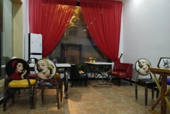 Interior - manmancoffee (Zixing)