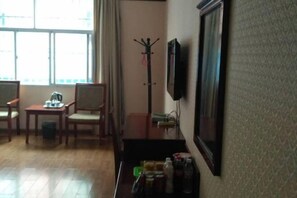 Interior - Jinxinbinguan (Shizong)