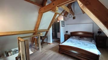1 bedroom, iron/ironing board, travel cot, free WiFi