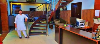 คราวน์ คาสเซิล เปชาวาร์