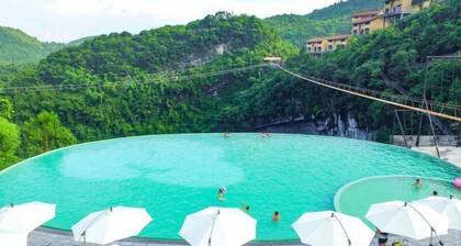 Cotton Tiankeng Hotel