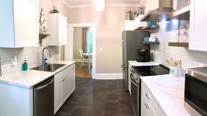 Coffee/tea maker, fridge, microwave, oven - D-Liteful Stay in Downtown Newton (Newton)