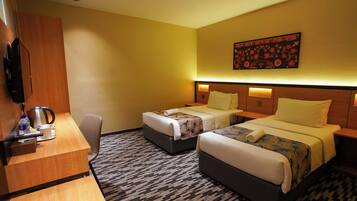 Twin Room | Desk, free WiFi, bed sheets