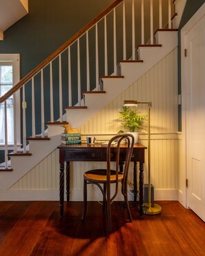 المنشأة من الداخل