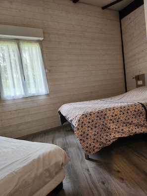 1 bedroom, bed sheets