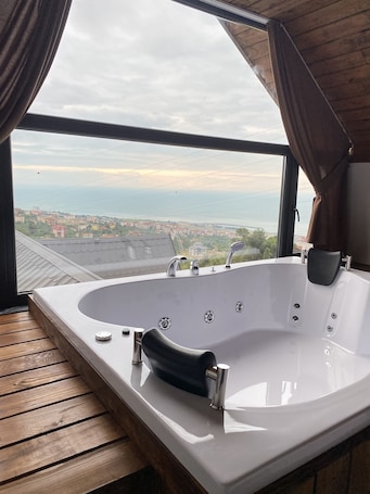 5 habitaciones, cortinas blackout y tabla de planchar con plancha