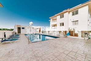 Pool - Apartment Dora - 3 Bedroom Apartment with Communal Pool in Kapparis (Paralimni)