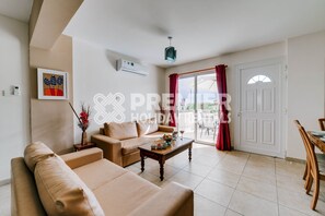 TV, DVD player - Apartment Dora - 3 Bedroom Apartment with Communal Pool in Kapparis (Paralimni)