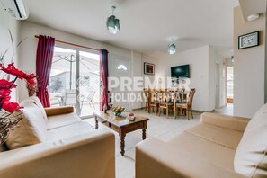 TV, DVD player - Apartment Dora - 3 Bedroom Apartment with Communal Pool in Kapparis (Paralimni)