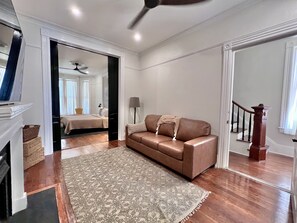 2 bedrooms, iron/ironing board, free WiFi, bed sheets - Historic Courtyard in Forsyth Park, Savannah, Ga. (Savannah)