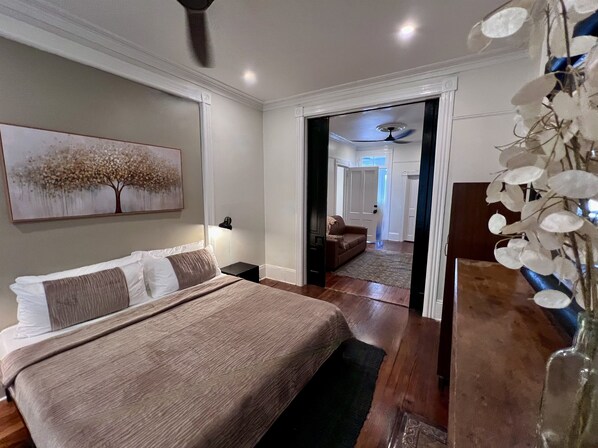 2 bedrooms, iron/ironing board, free WiFi, bed sheets - Historic Courtyard in Forsyth Park, Savannah, Ga. (Savannah)