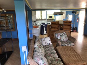 Living area - Coco Mango Suites (Portsmouth)