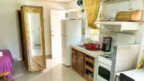 Private kitchen - Coco Mango Suites (Portsmouth)