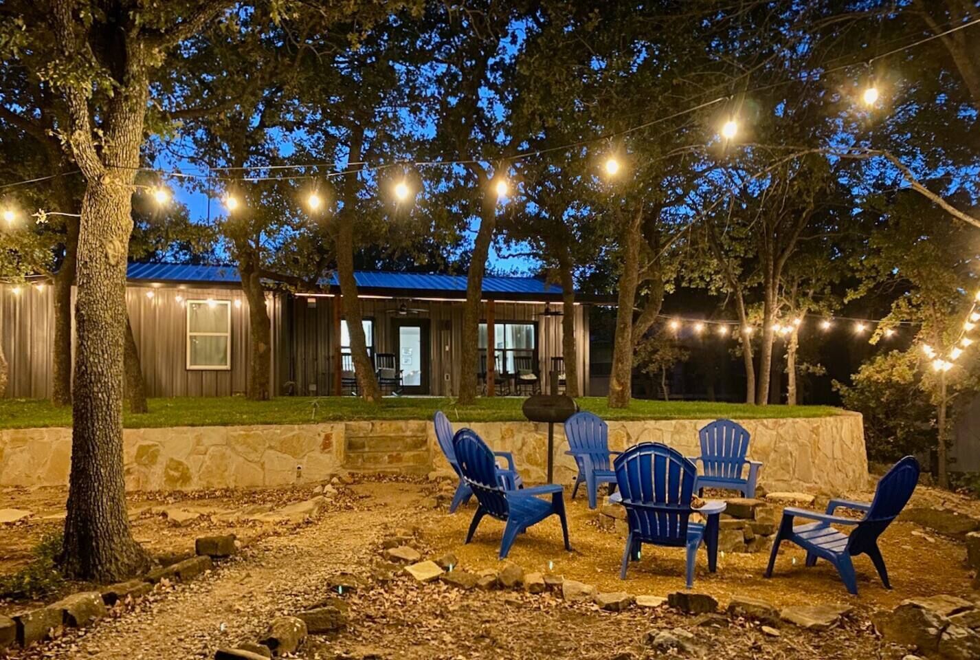 180 degree lake views, lake front, king beds!