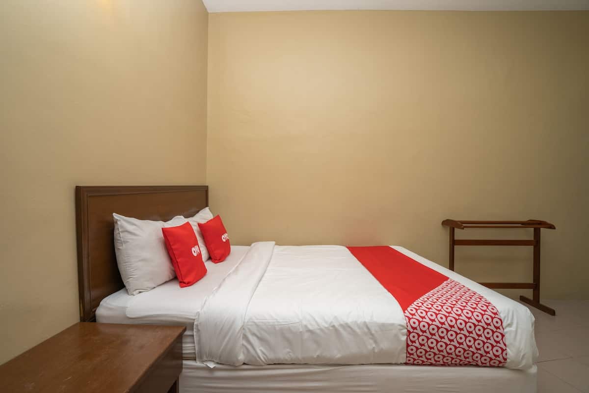 Standard Room, 1 Queen Bed