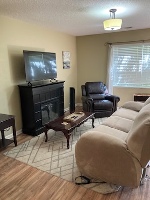 Smart TV, fireplace