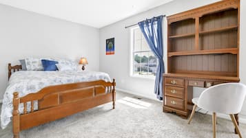3 bedrooms, desk, iron/ironing board, WiFi