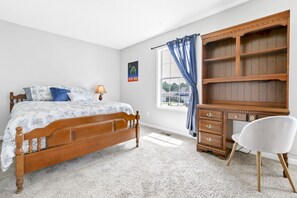 3 habitaciones, escritorio, tabla de planchar con plancha y wifi