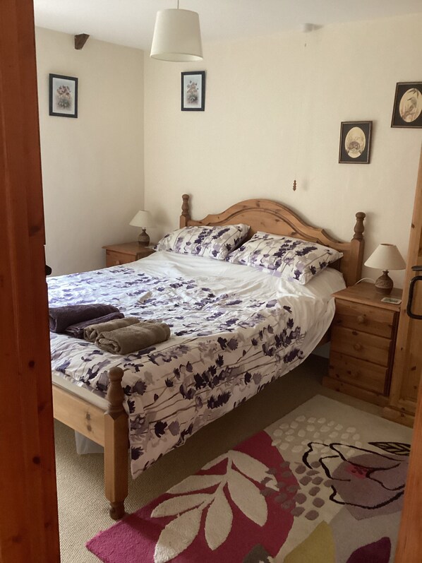 2 chambres, fer et planche à repasser, lit parapluie, Wi-Fi gratuit