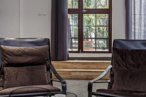 Iron/ironing board - Guisu Villa Dian Lake (Kunming)