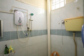 Zimmer, 4 Schlafzimmer | Badezimmer | Dusche, Handtücher