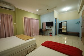 Triple Room, Private Bathroom | Free WiFi, bed sheets