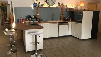 Kühlschrank, Ofen, Herdplatte, Geschirrspüler