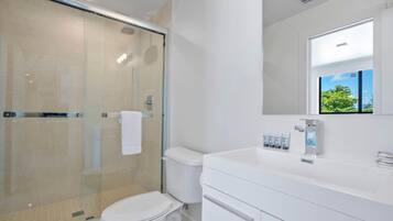 Rainfall showerhead, towels