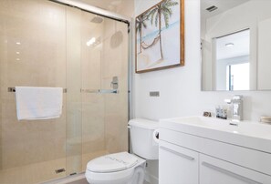 淋浴花灑、毛巾