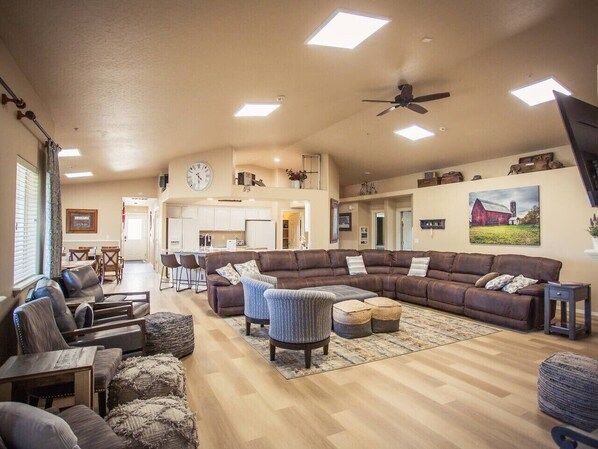 Smart-TV, Kamin, DVD-Player, Tischfußball