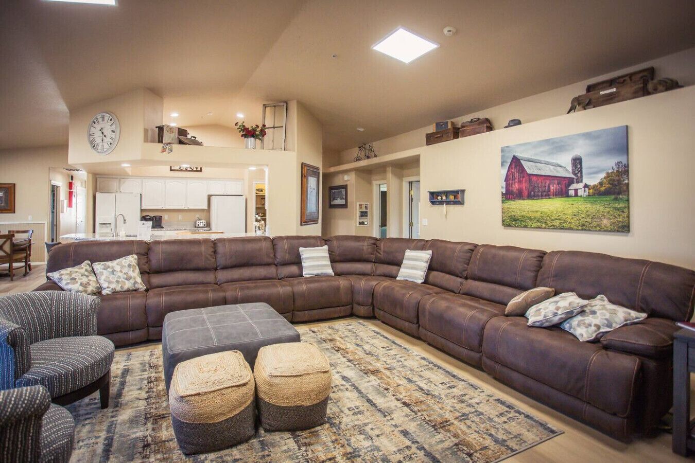 Smart TV, chimenea, reproductor de DVD y futbolito 