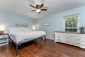 2 عدّة غرف نوم ومكتب ومكواة/لوح كي وواي فاي مجانًا