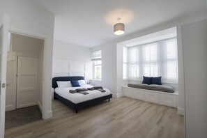 3 bedrooms, WiFi - Spacious Holiday Home in Porthcawl (Porthcawl)