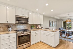 Fridge, microwave, oven, stovetop - Winter Escape in Chaparral Country Club (Palm Desert)