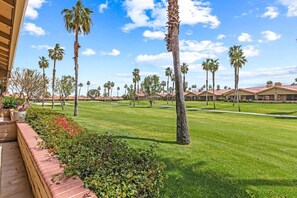 Property grounds - Winter Escape in Chaparral Country Club (Palm Desert)