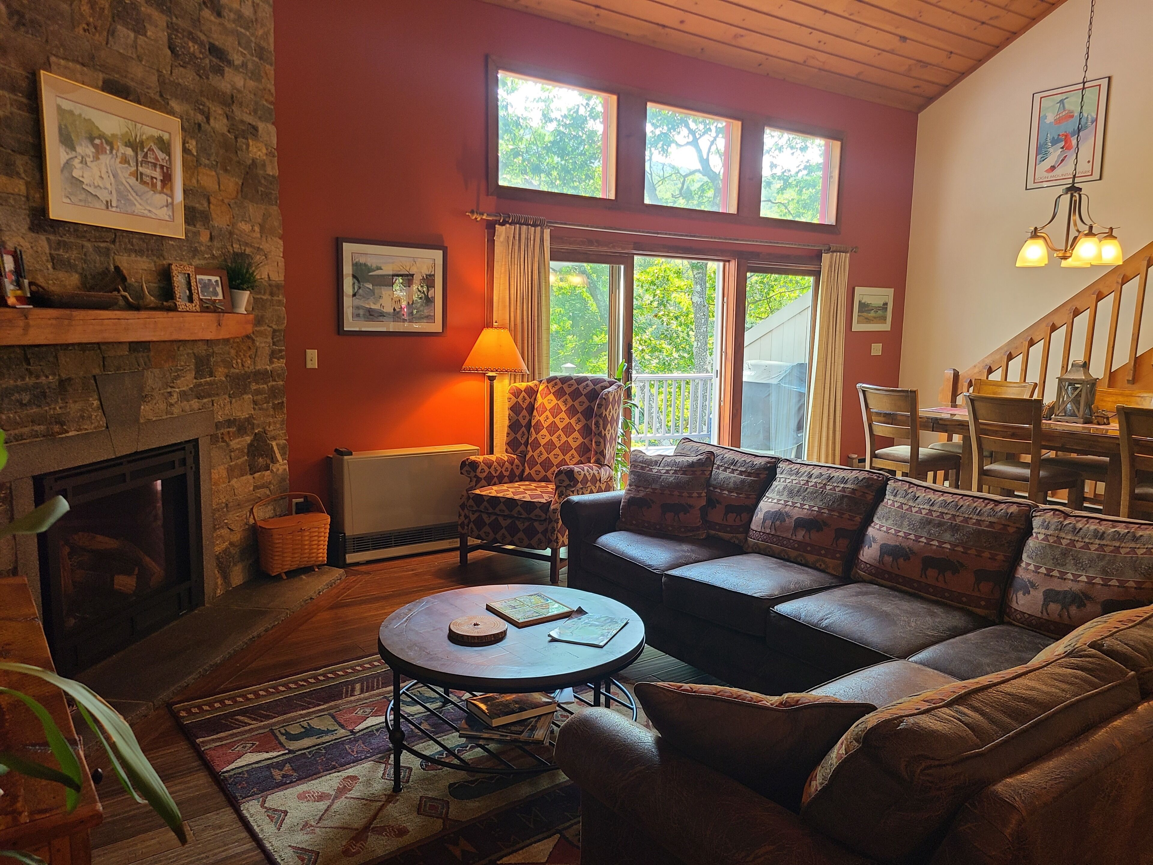 4 Bdrm Waterfront Family Home directly on the Pemi River. Indoor & Outdoor Pool