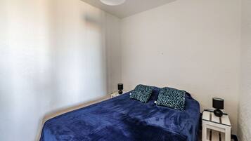 1 bedroom, bed sheets