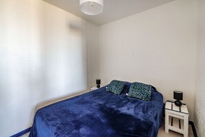 1 dormitorio y ropa de cama
