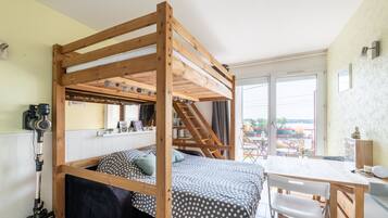 Iron/ironing board, free WiFi