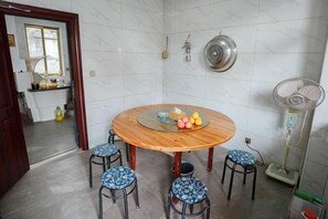 Unclassified image, 5 of 48, button - Yuyun Hostel (Tiantai County)