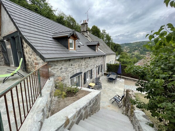 Terrace/patio - Maison au coeur des Volcans d'Auvergne (Laveissière)