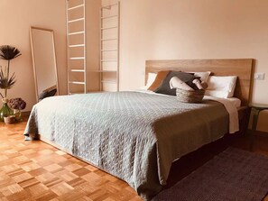 2 chambres, coffres-forts dans les chambres, bureau