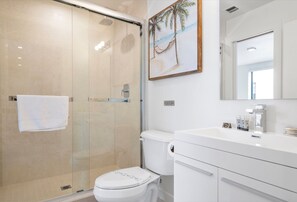 Apartment | Bathroom | Shower, rainfall showerhead, hair dryer, towels