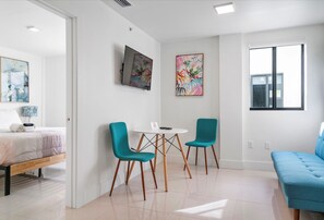 Apartamento | Área de estar | Smart TV 40 polegadas com canais digitais, TV