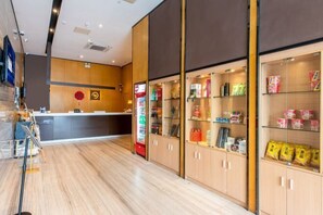 Gift shop - IU Hotel (Zhongshan Xiaolan Parkway Plaza) (Zhongshan)