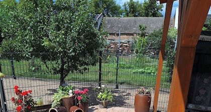 Komfortable , ruhige Ferienwohnung mit gepflegter Gartenanlage und Grillplatz